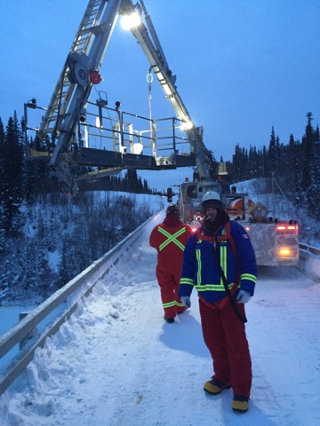 bridge lift for installing conduits